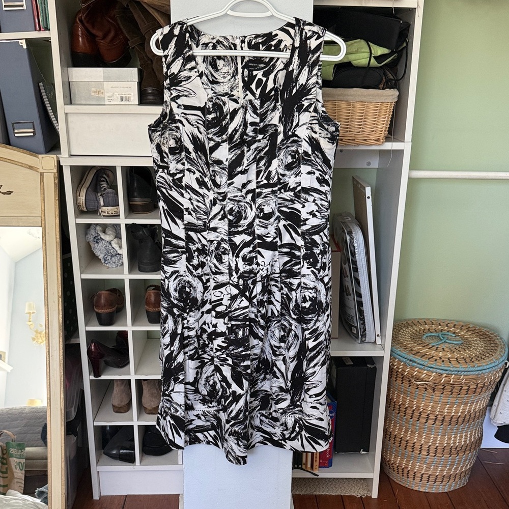 Ellen Tracy Black & White Abstract Floral Midi Dress